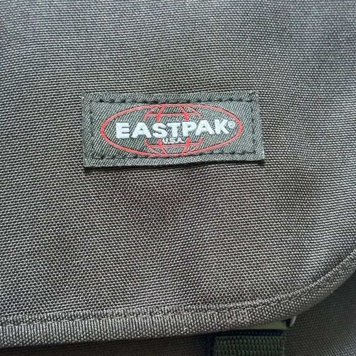 Сумка через плече EastPak Delegate 008 20L: Чорна, Сіра