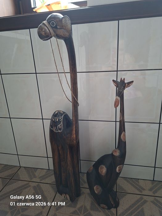 Drewniany wielbłąd i żyrafa
