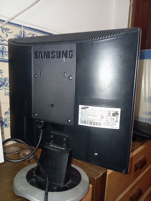 Monitor de computador Samsung de 19 polegadas