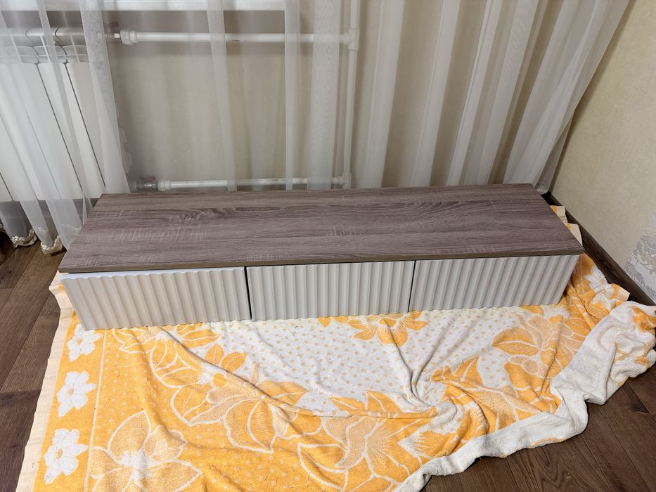 Тумба навісна  під телевізор