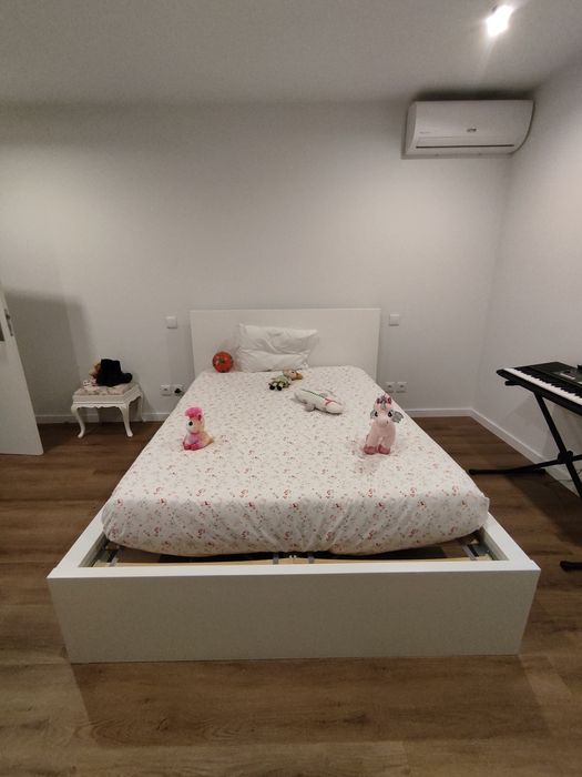Cama IKEA - modelo Malm