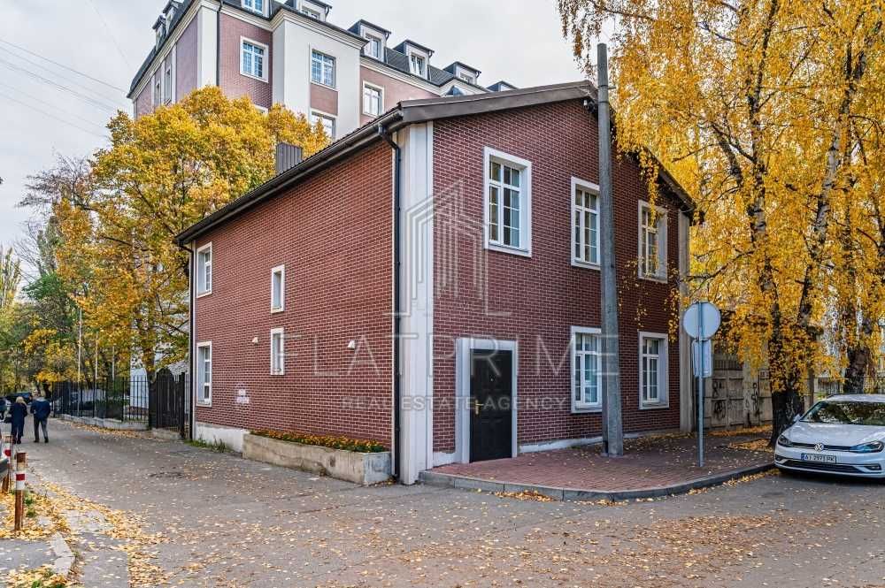 Продаж фасадного приміщення по вул.Григорія Кочури 19/8