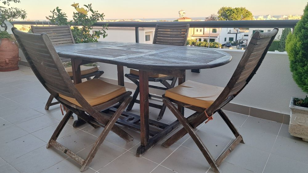 Mesa exterior com 4 cadeiras