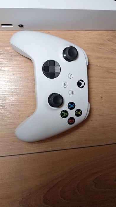 Konsola Xbox series s z podstawką chłodzącą i dwoma akumulatorami