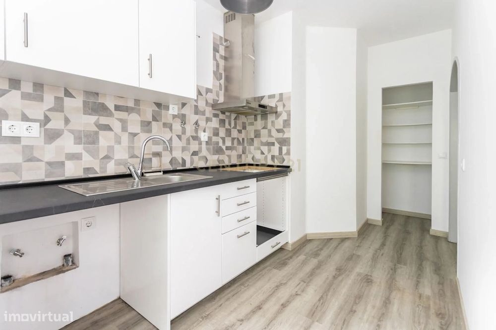 T2 Renovado em Agualva-Cacém – Excelente Oportunidade! — Agualva E Mira-Sintra, Lisboa