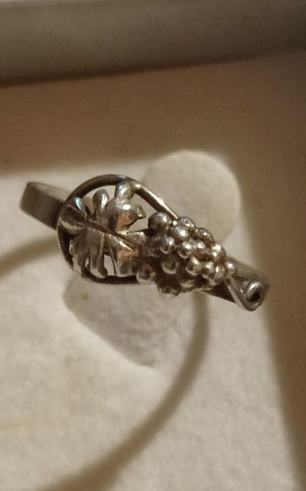 Warmet srebrny  stary pierścionek winogrona vintage