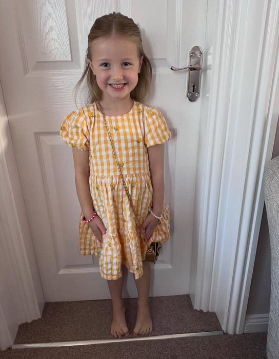 мила жовта вишита сукня в клітинку 3-4 роки tu