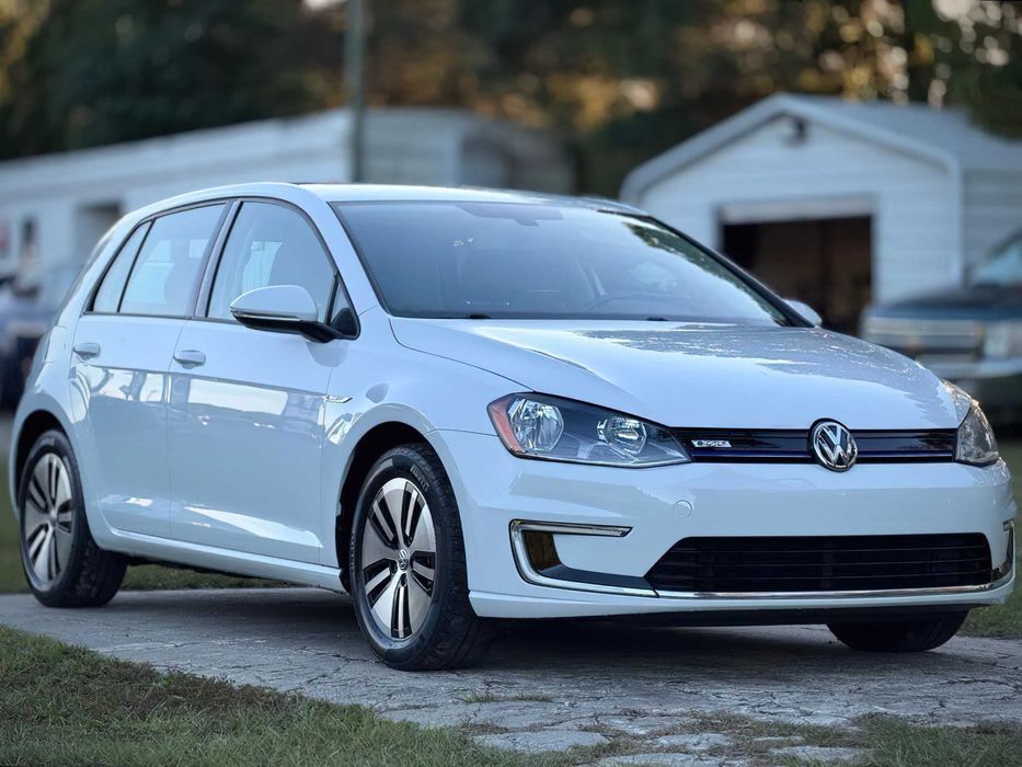 Volkswagen e-Golf SE      2016