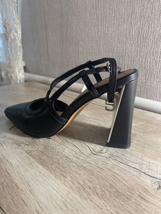 Шкіряні босоніжки