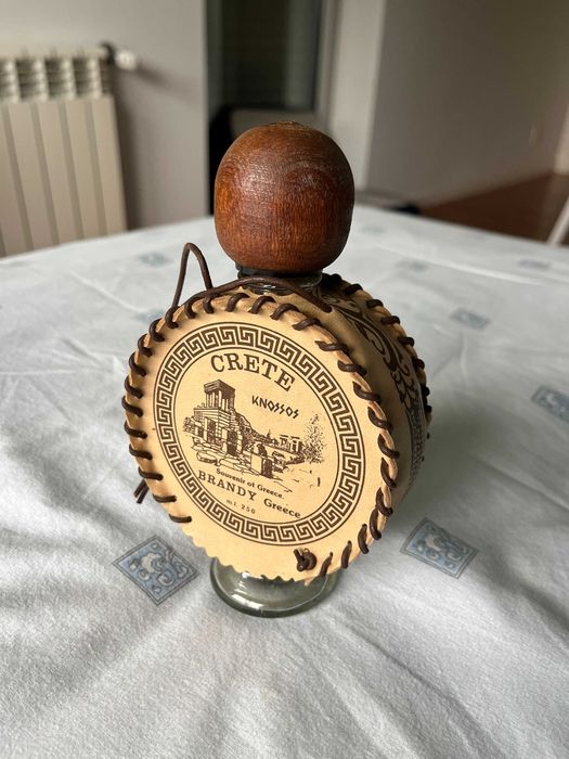 Garrafa brandy vidro+pele Knossos, Creta,  Grécia - nova