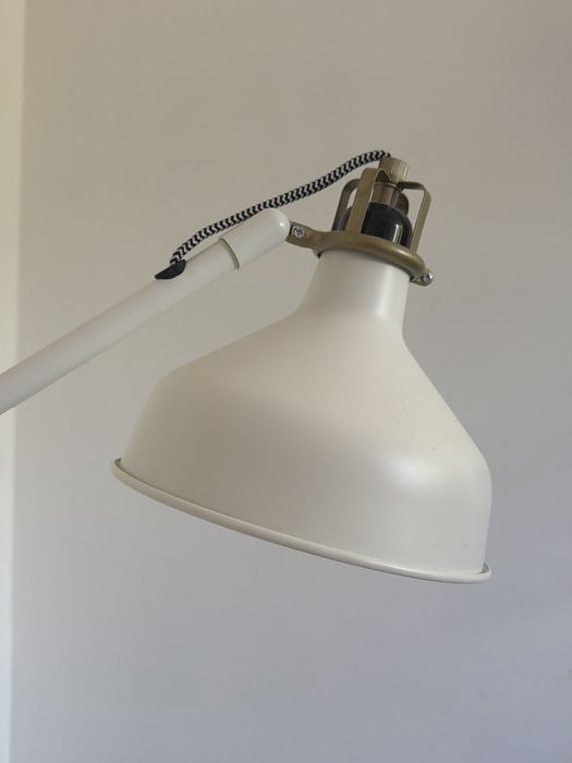 Lampa stolowa biurkowa Ranarp IKEA biala kremowa loft