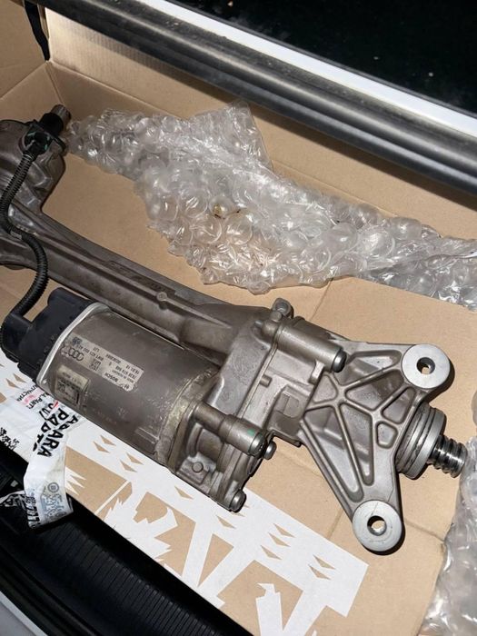 Продам оригінальну рульову рейку Audi A4 69. Під реставрацію.