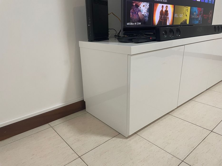 Móvel lacado branco  alto brilho