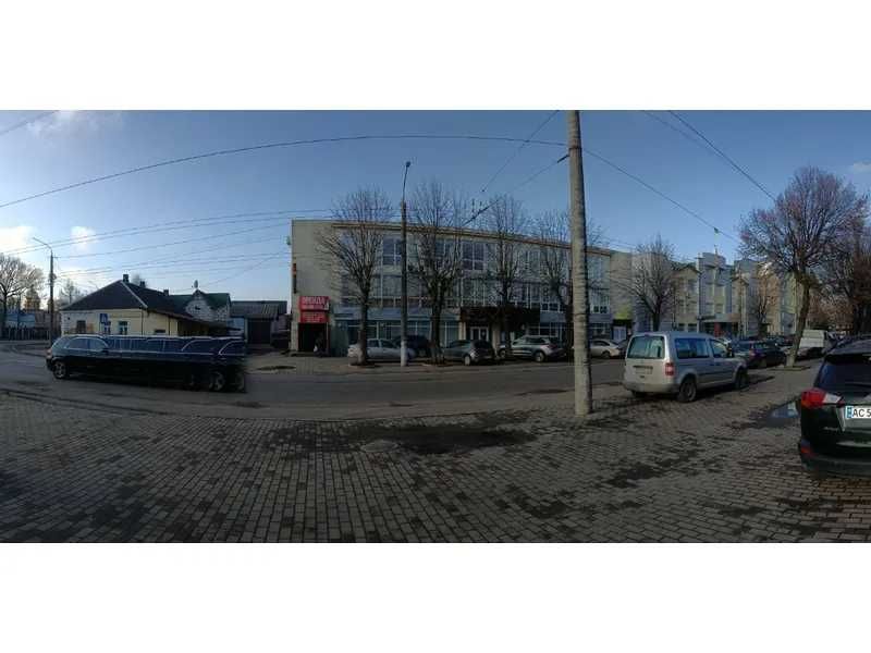 Продаж фасадного приміщення 484 м² під банк, клініку, офіс (вул. Червоного Хреста, 16)