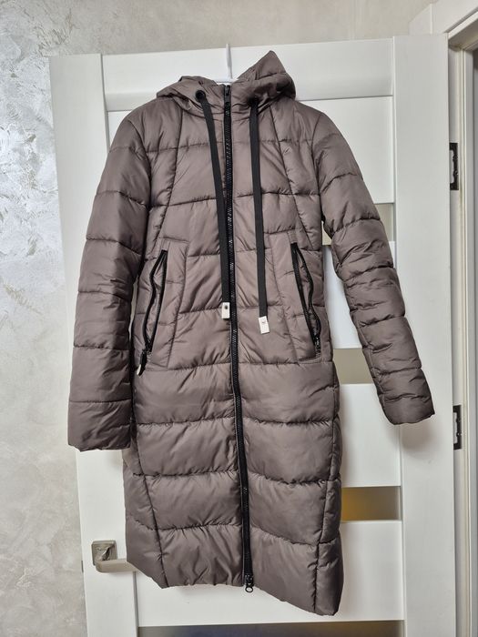 Зимовий довгий пуховик