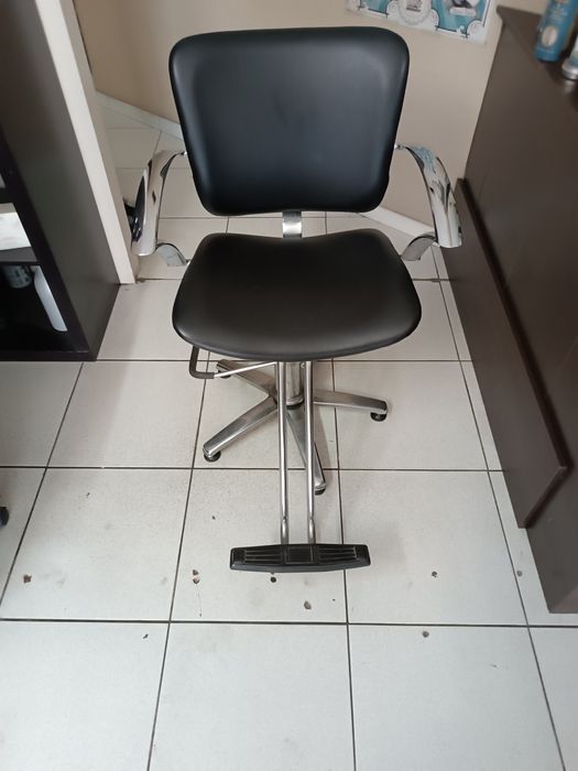 Cadeira de Barbeiro  + Móvel c/rampa de lavagem