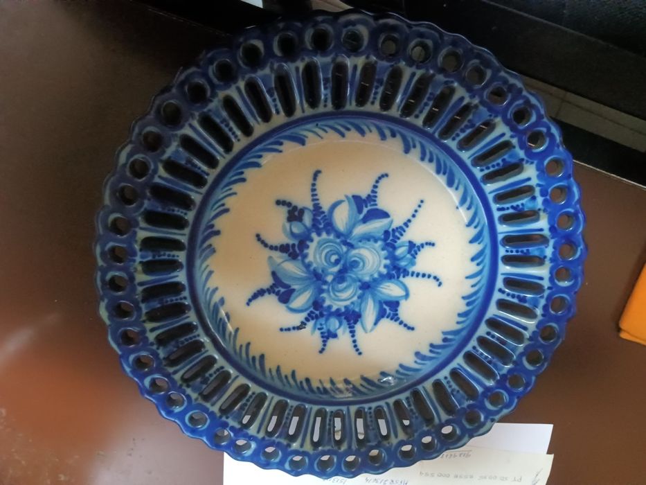 Selling decorative plates.446819132695521283