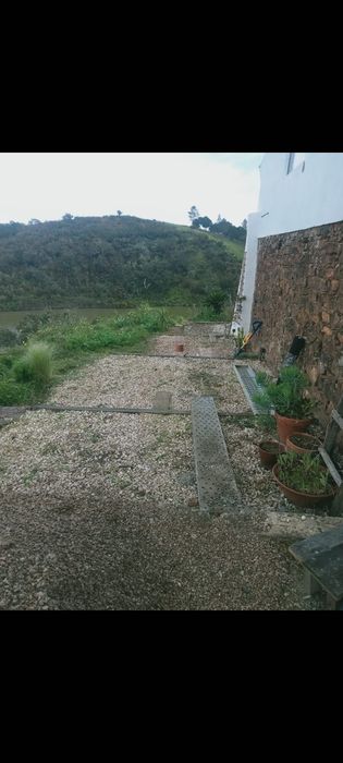 Moradia frente barragem do Funcho