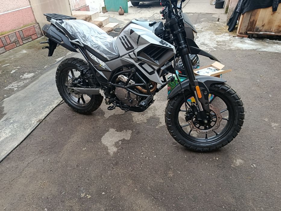 Продам текен 300 кубовий 25 року  майже новий 3 рази їздив