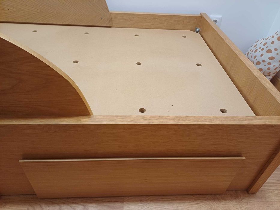 Cama Madeira de Carvalho 1,95m X 1,10m Como Nova