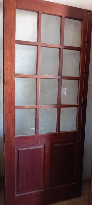 Porta de madeira maciça de vidro