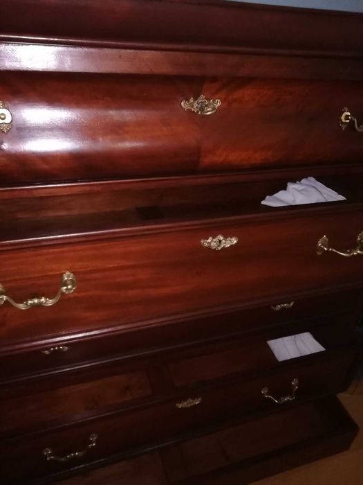 cómoda romântica sec 19 restaurada
