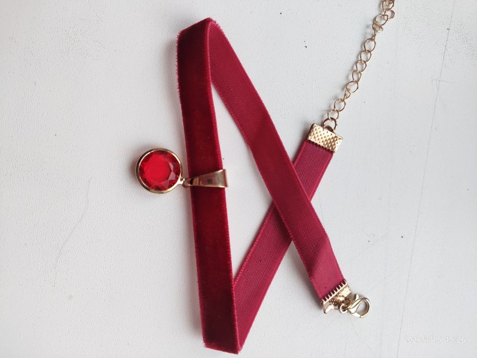 Чокер червоний оксамитовий.