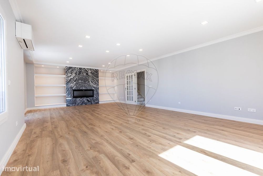 Moradia T5 para venda