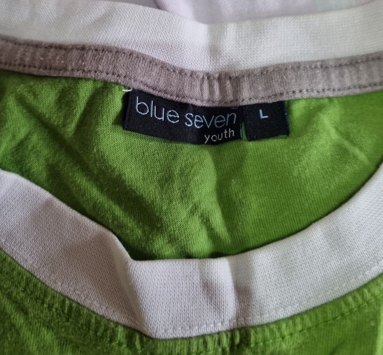 Koszulki młodzieżowe nowe.