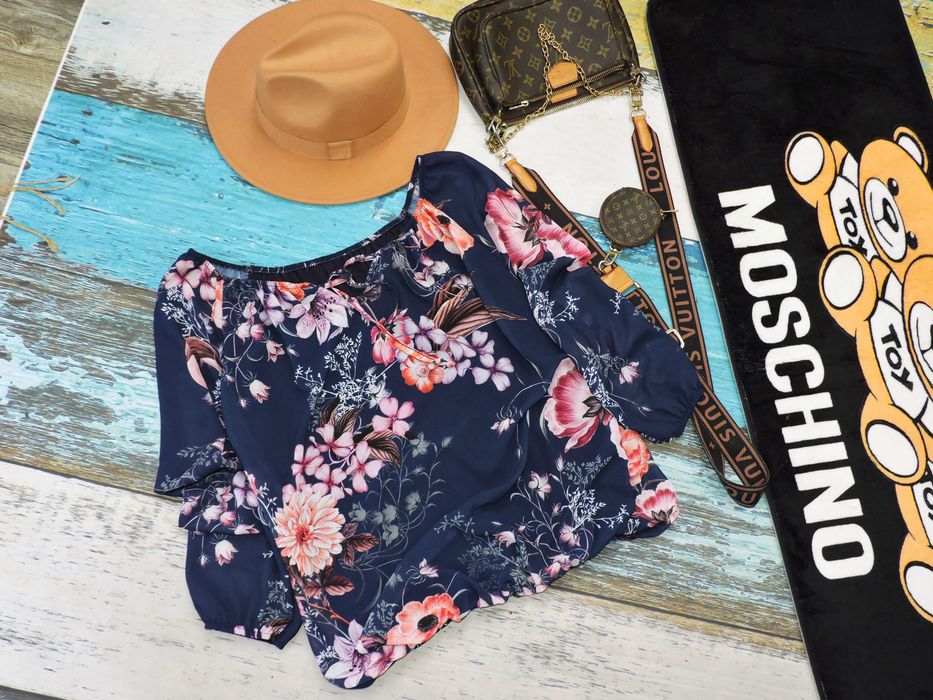 Italy śliczna bluzeczka kwiaty bombka M/L