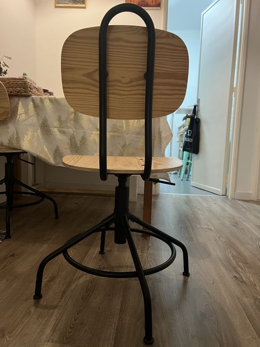 2x Cadeiras de metal com assento e encosto de madeira