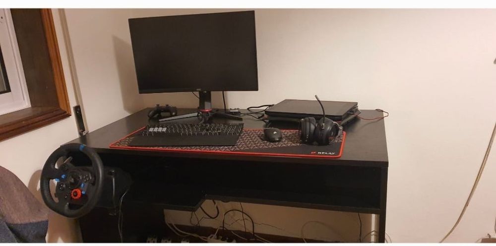 Vendo secretaria com 1.30 por 70