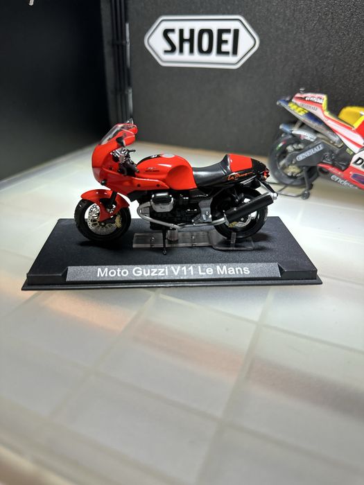 Miniatura Moto Guzzi V11 Le Mans na Escala 1/24 made by IXO Fernão