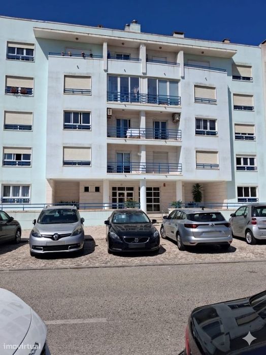 Apartamento T3 com varanda em Carcavelos