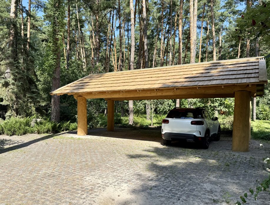 Карпатський будинок в VIP-містечку у хвойному лісі на Київському морі