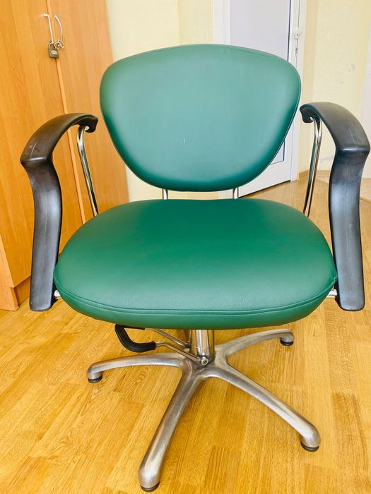 Продам професійні крісла. Італія!