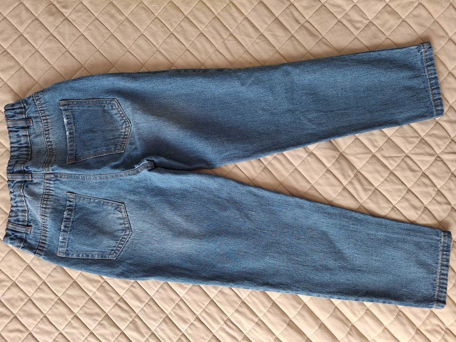 Jeansy boyfiend z przetarciami r.152
