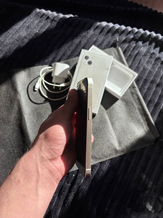 iPhone 13 128GB White / Starlight