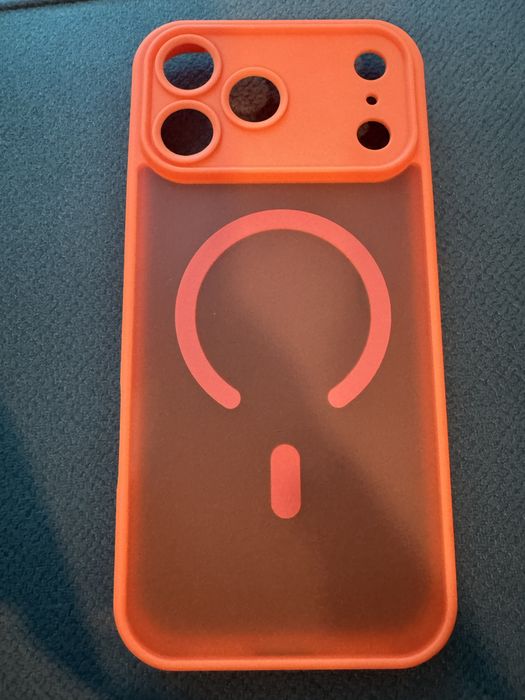 Tenho uma capa para venda, ideal para proteger o teu telemóvel e dar-lhe um toque especial!