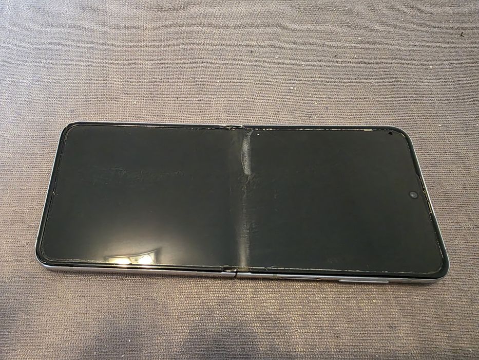 Telefon Komórkowy Samsung Galaxy Z Flip 5 (USZKODZONY)