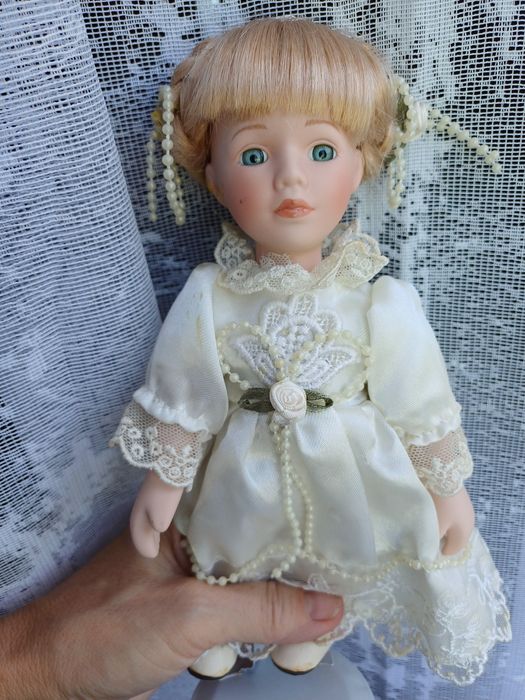 Фарфорова лялька