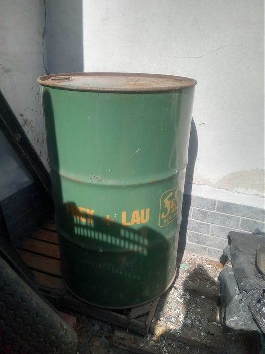 Beczka z oleju ,metalowa 200 ml.