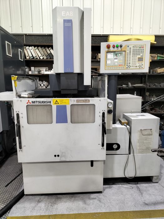 Máquina erosão Mitsubishi EA8M