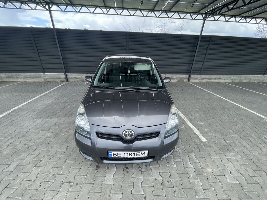 Toyota Corolla Verso 2.2 дизель 6КПП