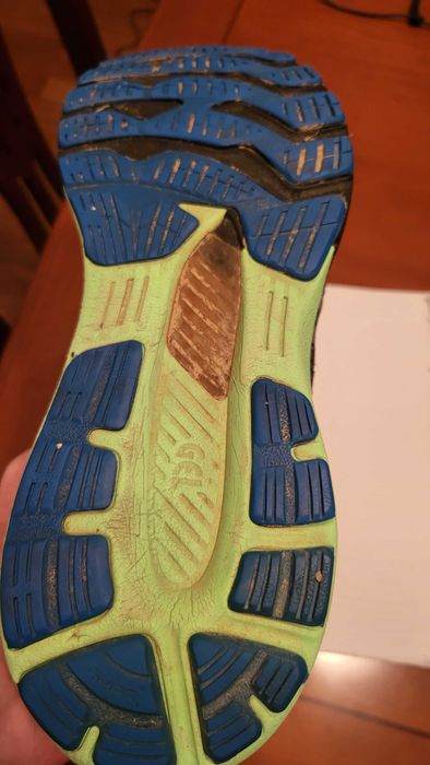 tenis asics em excelente estado