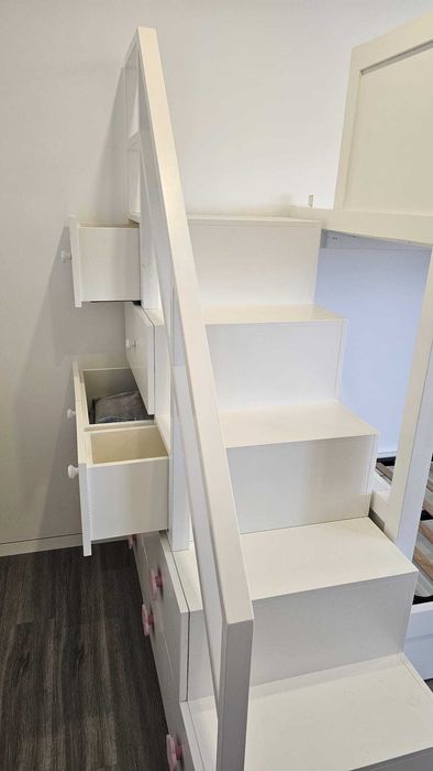 Beliche de Madeira Maciça com escada /gavetas largas impecável