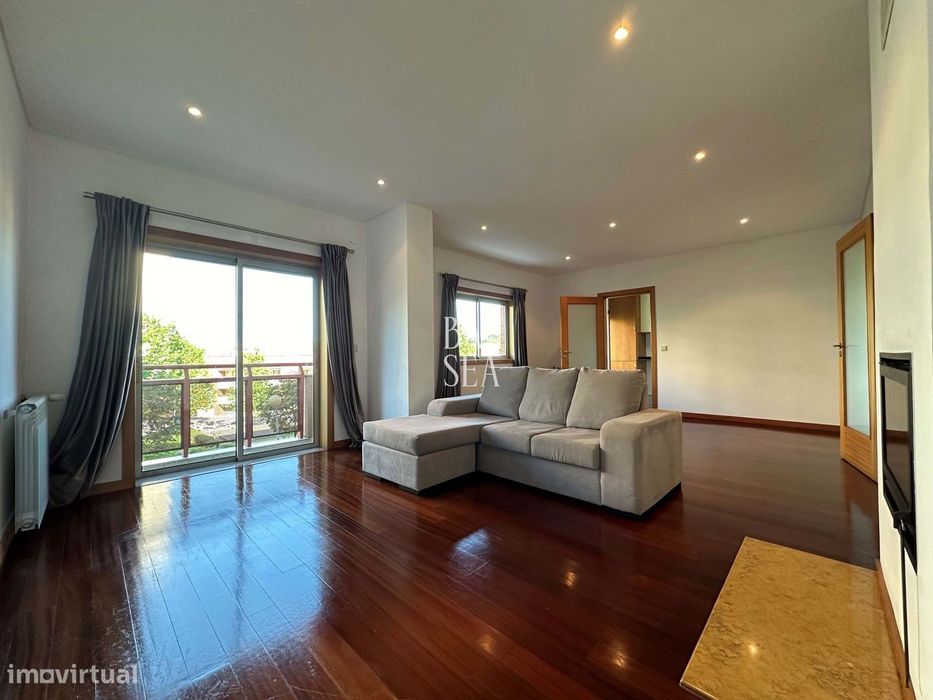 Apartamento T3 duplex com box para 2 carros em Nogueró Braga
