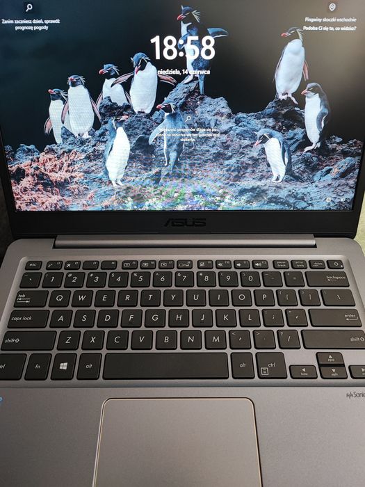 Laptop ASUS ViviBook E406m