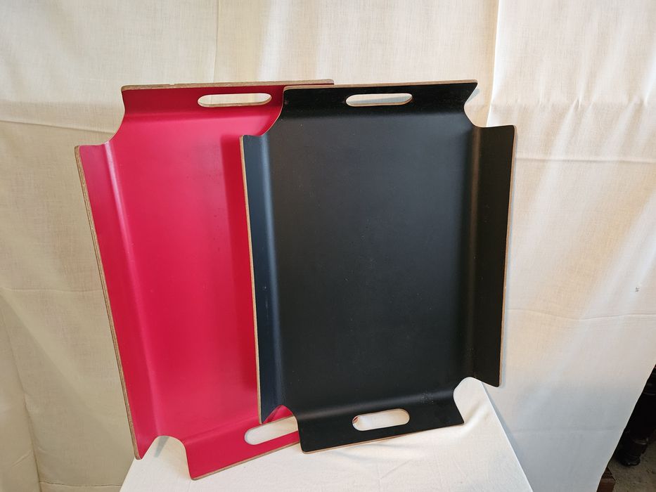Tabuleiros preto e encarnado 55x40x6cm