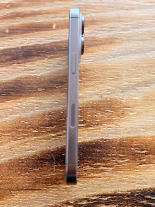 Iphone 16 pro dourado